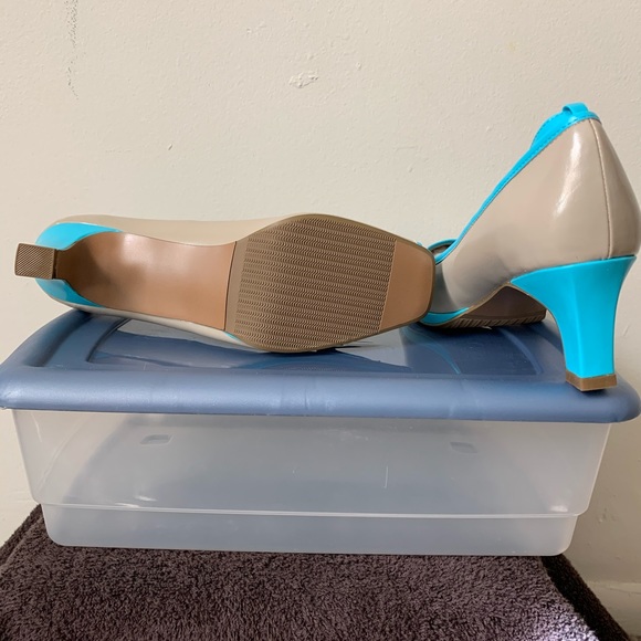 Classique, Turquoise and Grey / Taupe  shoe NWOT - Picture 5 of 5